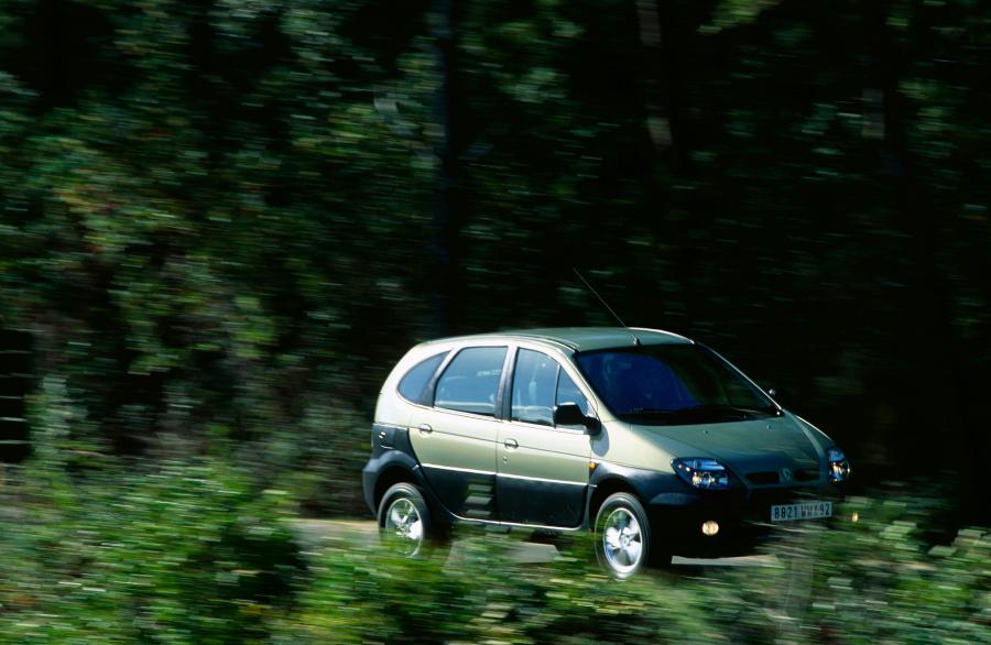  Renault Scenic RX4 2000 года  (фото 21 из 66)